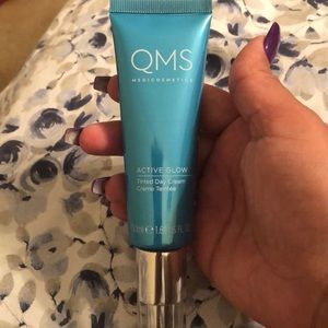 QMS active glow (tinted day cream)